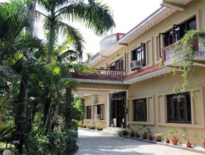 junglesafarairesort-p1.jpg