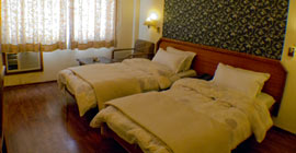 HOTELS & MOTELS
